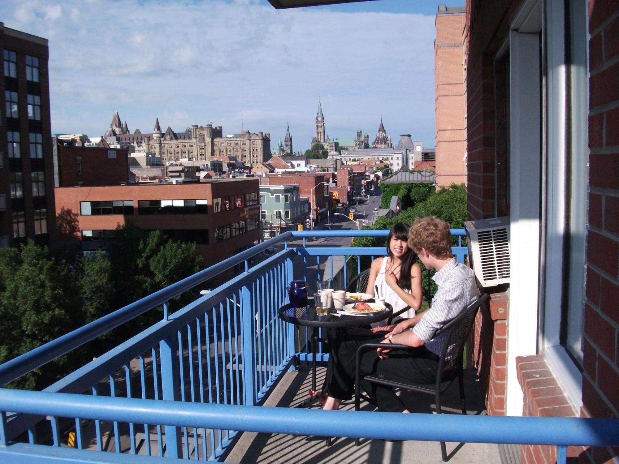 Byward Blue Inn Ottawa Exterior photo